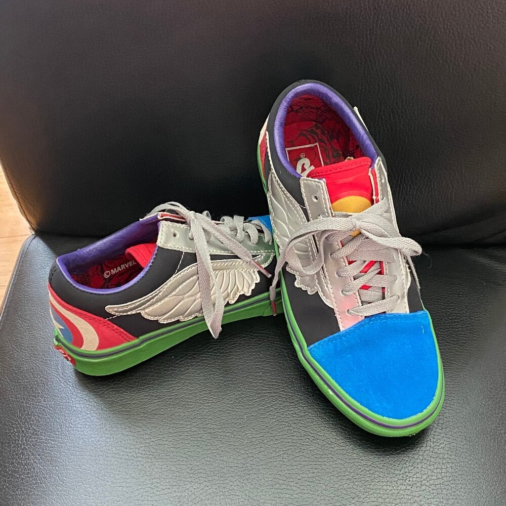 Vans Marvel Captian America Shoes alomst new!